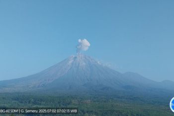 Semeru alami dua kali erupsi dengan visual letusan tidak teramati