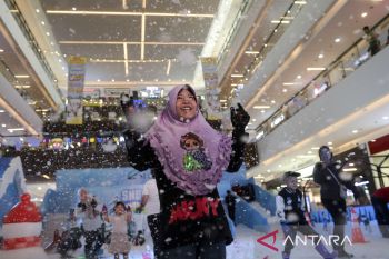 Wahana permainan salju buatan di Tangerang