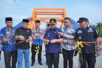 Bupati Morowali meresmikan jembatan perkuat konektivitas antarwilayah