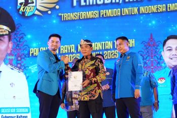 Gubernur Raih Penghargaan Indonesia Youth Award 2025