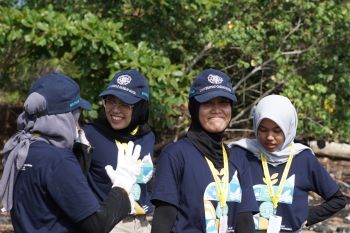 KKN-PPM UGM bersama Pertamina EP Tarakan dan Lantamal XIII Tanam 1000 Mangrove