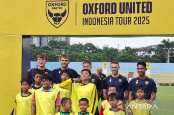 Marselino hingga Ole Romeny ikut coaching clinic Oxford United