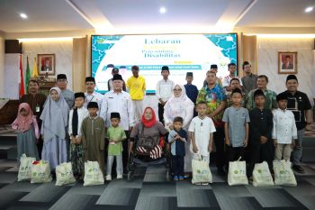 Kanwil Kemenag Lampung bagikan 13.853 paket makanan bagi yatim dan difabel