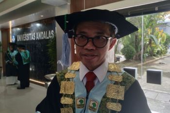 Rektor Unand minta lulusan contoh semangat para pendiri bangsa