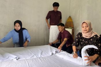 ITDC bekali warga desa penyangga Mandalika keterampilan kelola homestay