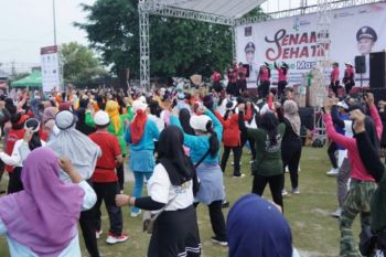 Pemkab Bantul meningkatkan kesehatan masyarakat melalui Senam Sehat
