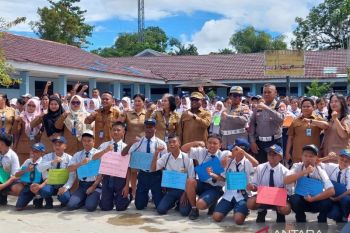 Pemerintah Kota Sorong beri seragam gratis untuk 17 ribu siswa SD-SMA