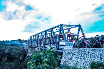 Bupati Loteng resmikan jembatan penghubung Pujut dan Praya Timur