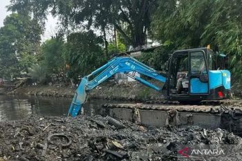Antisipasi banjir, Jakbar tambah kapasitas saluran Jalan Basoka Raya
