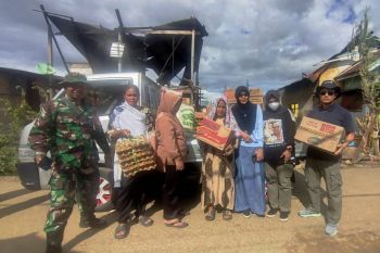 PT ANTAM UBP Kolaka bantu korban kebakaran di Pomalaa