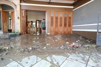 Banjir Mataram renggut korban jiwa, Puluhan ribu warga terpaksa mengungsi