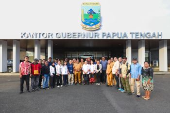 Gubernur Papua Tengah minta wartawan kreatif menghasilkan karya menarik