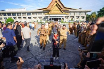 Gubernur Riau jadikan Dikha, bocah penari Pacu Jalur sebagai duta pariwisata