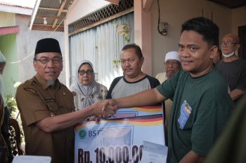 Progul Padang Sigap, Wawako Maigus Nasir serahkan bantuan bagi 15 KK korban kebakaran