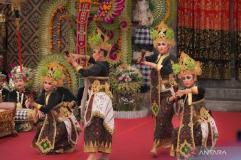 Seniman Badung hibur penonton PKB melalui pagelaran Semara Pegulingan