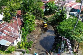 Pemkot Padang keruk Sungai Pampangan untuk cegah banjir musiman