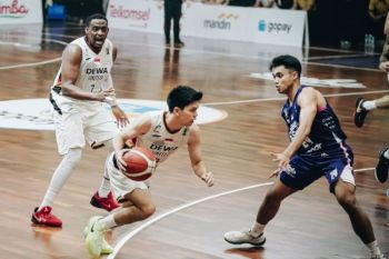 Duel Antoni Erga lawan Rio Disi warnai laga Hornbills kontra Dewa