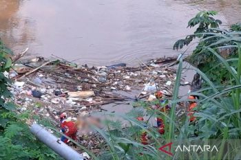 Mayat tanpa kepala ditemukan warga di Kali Ciliwung kawasan Pancoran
