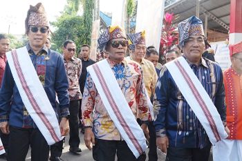 Kenakan Batik Daerah, Gubernur Kenalkan Budaya Kaltara di Karnaval The Legend of Pongtiku II 2025