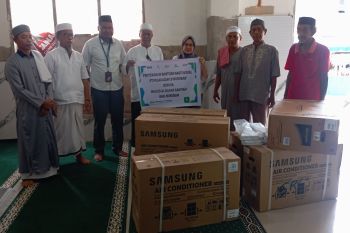 Pegadaian CP Nunukan Salurkan 4 Unit AC ke Masjid Al-Hasan Rawiah