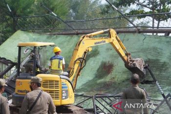 Pemkab bongkar 24 bangunan kafe di objek wisata pantai
