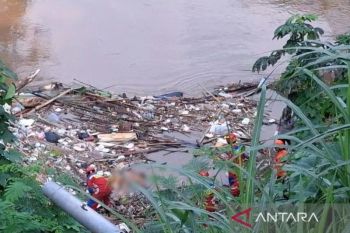 Polisi identifikasi mayat tanpa kepala di Kali Ciliwung Pancoran