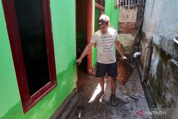 Pemprov NTB membantu suplai beras untuk penyintas banjir di Mataram