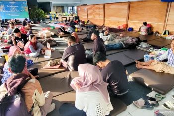 Keluarga korban KMP Tunu berharap operasi SAR terus diperpanjang