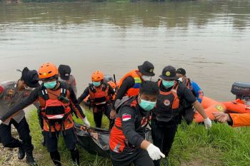 Tim SAR gabungan temukan dua korban kapal motor tertabrak tongkang