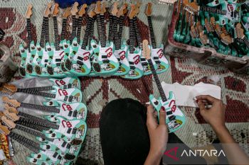 Kerajinan miniatur gitar dari Klaten tembus pasar Internasional, jadi koleksi pecinta musik dunia
