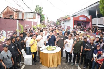 Pemkot Makassar mencanangkan Program Gerakan Jumat Bersih