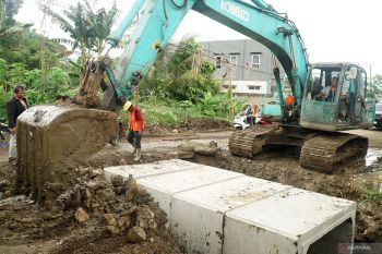 Perbaikan saluran drainase di Jalan sirip JLS Tulungagung