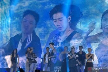 Jay Park ubah suasana panggung jadi a la laut lewat "Yacht"