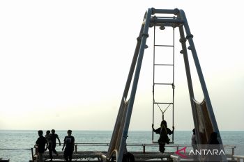 Kunjungan wisatawan di Pantai Anyer selama libur sekolah turun