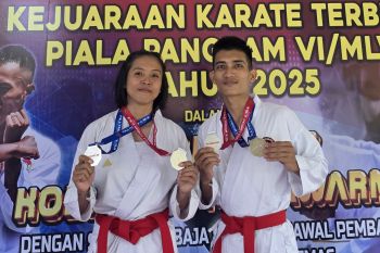 Dua karateka Polda Kaltara raih medali pada kejuaraan piala Pangdam Mulawarman
