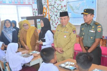 Wawako Padang buka pelaksanaan program MBG di SDN 28 Air Tawar Timur