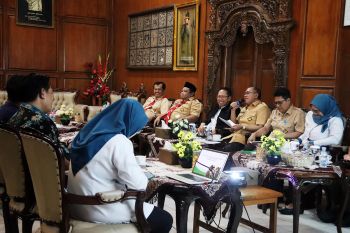 Bupati imbau eksportir gula kelapa  lindungi penderes di Banyumas