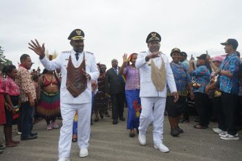 Pemkab Nduga minta naikkan bendera setengah tiang untuk Dinar Kelnea