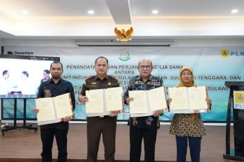 PLN UIP Sulawesi menerima 58 sertifikat tanah dari.Kementerian ATR/BPN