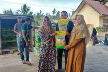 Pemkab dan Bulog salurkan 13 ton beras murah untuk warga Aceh Jaya