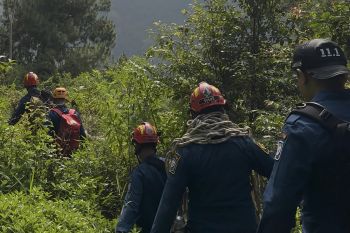 Empat mahasiswa terjebak di Tebing Keraton Bandung