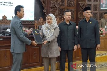 Pemkab-DPRD Batang  sepakati bersama Raperda APBD 2025