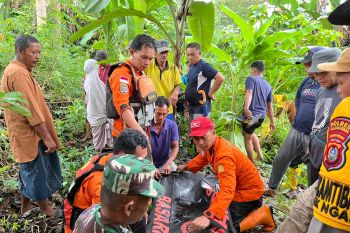 Tim SAR evakuasi jenazah lansia yang dikabarkan hilang di Kolaka Utara