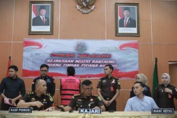 Kejari Bantaeng tahan Camat Tompobulu diduga korupsi Dana Desa Rp1,2 miliar