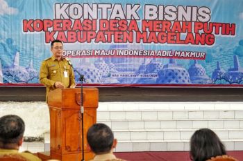 Bupati Magelang serahkan  akta Koperasi Desa/Kelurahan Merah Putih
