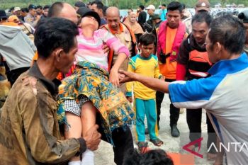 Bupati benarkan kapal terbalik di Mentawai karena kelebihan kapasitas