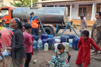 BPBD Probolinggo salurkan air bersih ke warga yang alami kekeringan