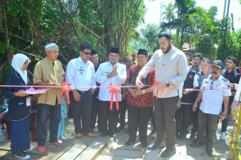Wali Kota Fadly Amran resmikan jembatan di Pasa Lalang