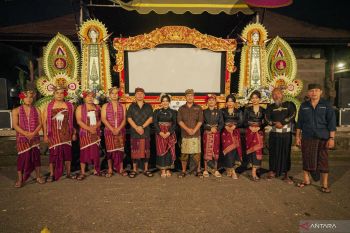 Dalang wanita Badung tampil pada Pesta Kesenian Bali