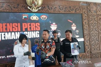 Polres Temanggung menahan mantan kades bacok isteri